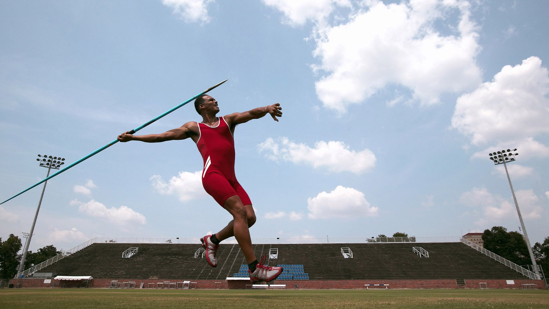 未来科技：智能传感器助攻球员极限发挥，简述未来智能传感器的应用和发展趋势