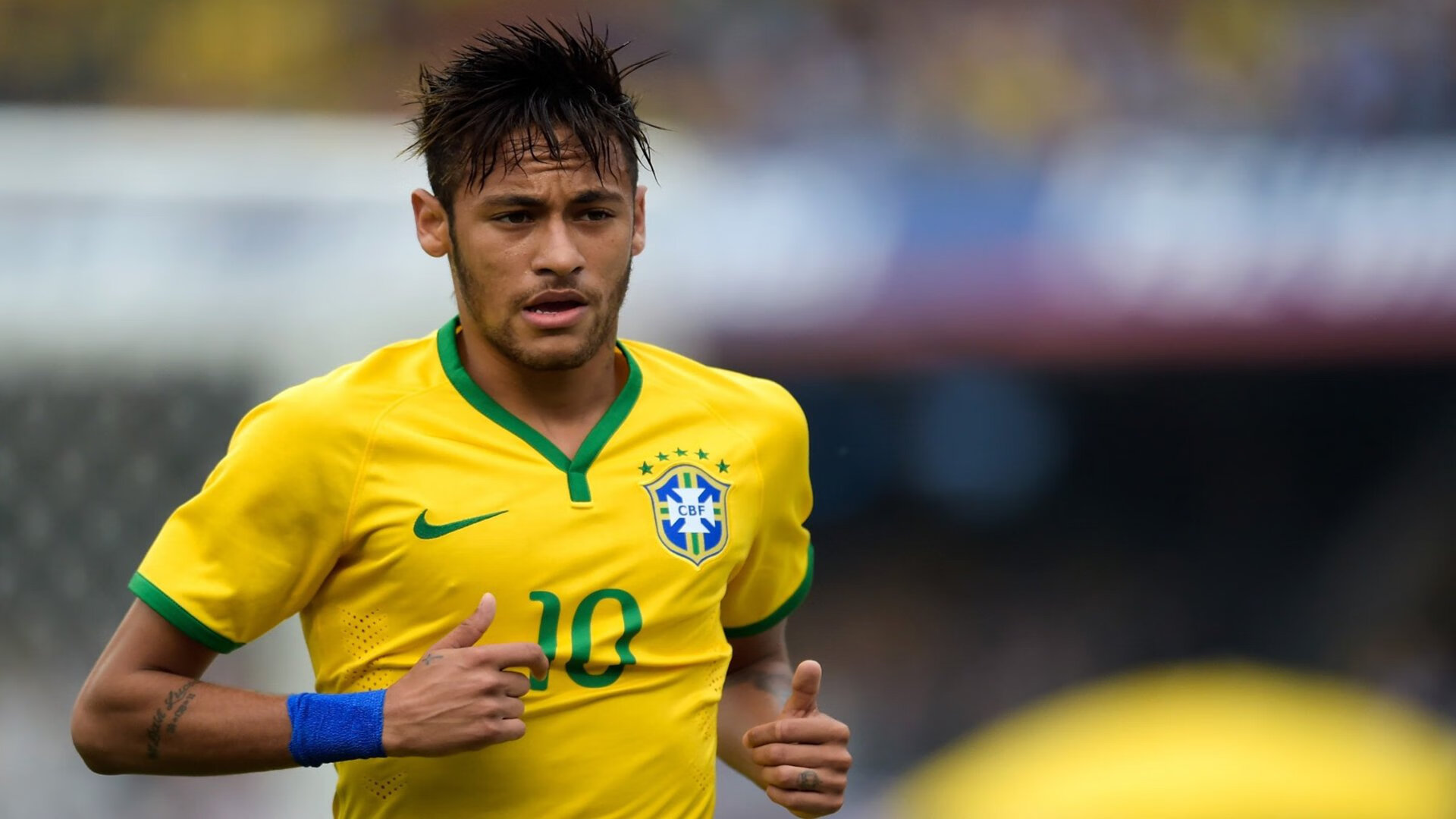 波兰女足联赛冠军以出色表现征服观众，波兰女足门将